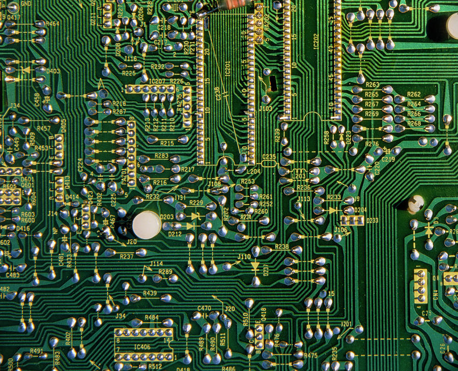 Printed Circuit Board Of Vtr Machine Photograph by Simon Fraser/science ...