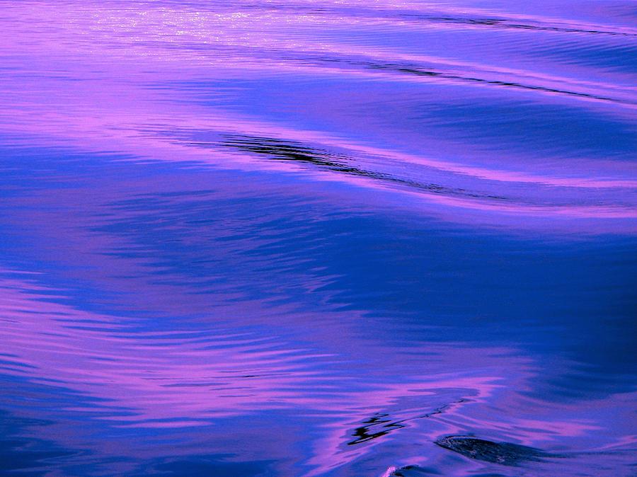 Фиолетовая вода почему