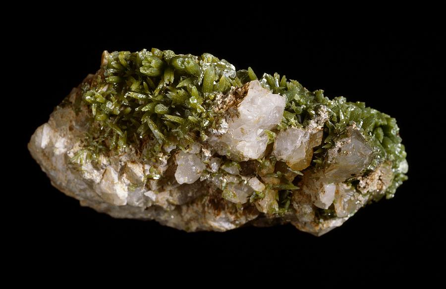 Black Background Photograph - Pyromorphite by Science Photo Library