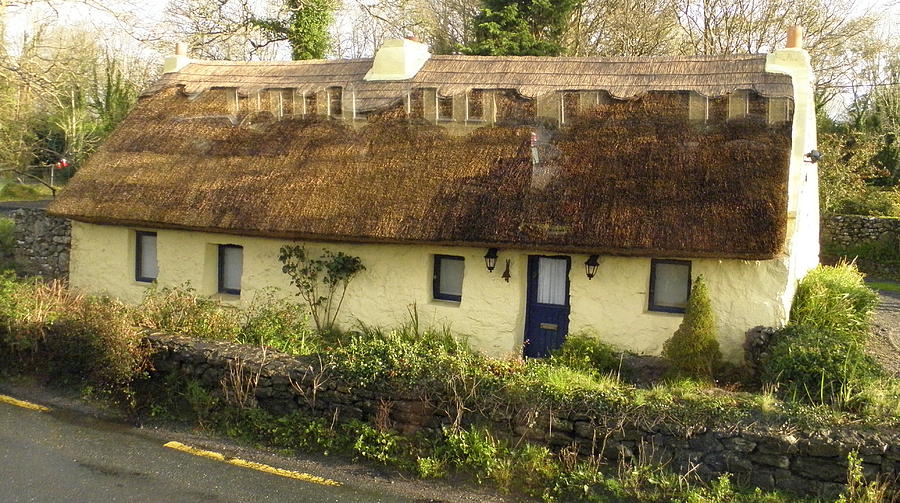Quaint Cottage Photograph by William Haggart