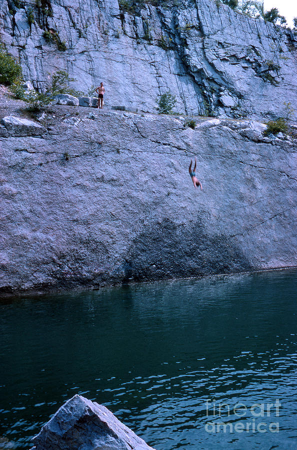 QUARrY DIVE Photograph by Skip Willits