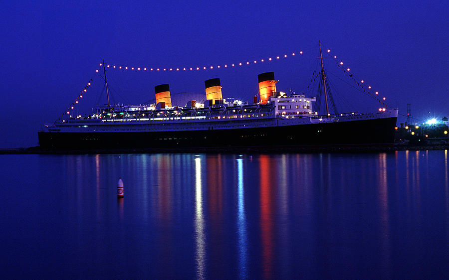 Queen Mary At Night Photograph By Richard Fitzer - Fine Art America