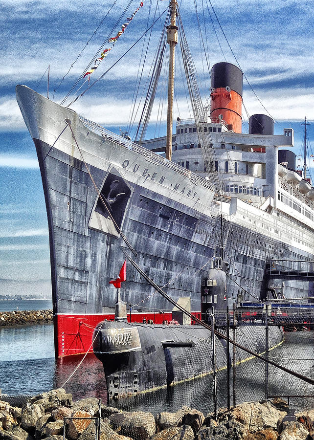 Queen Mary In Long Beach Digital Art by Bob Winberry