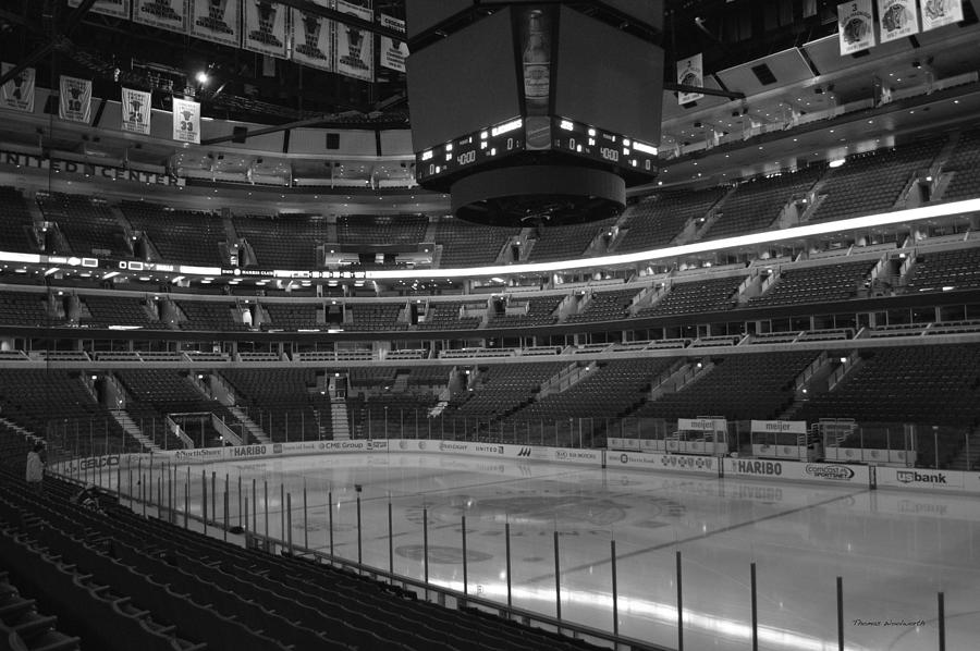 Quite Time Chicago United Center Before The Gates Open 01 BW Photograph by Thomas Woolworth