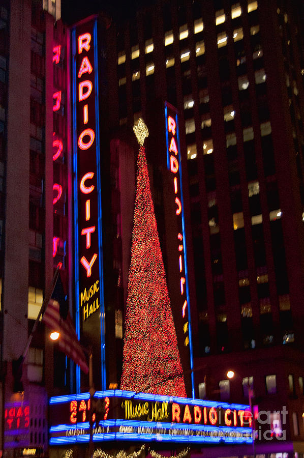 Radio City At Christmas Photograph by Steve Purnell