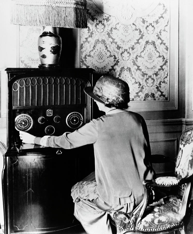 Radiola Radio, C1925 Photograph by Granger - Pixels