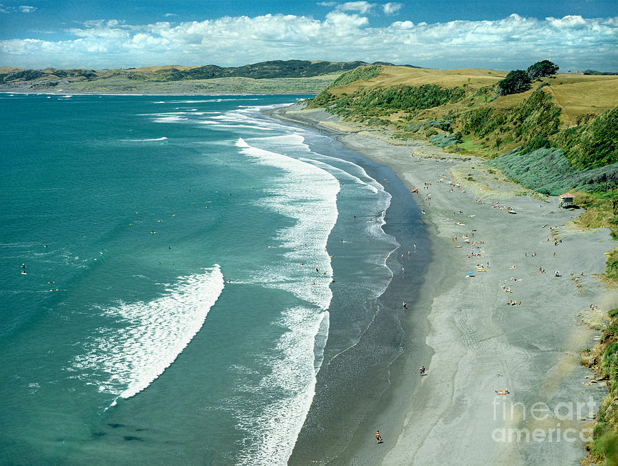Raglan beach New Zealand Photograph by Sterling Gold