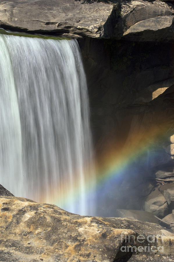 Rainbow Falls Photograph by Bob Phillips