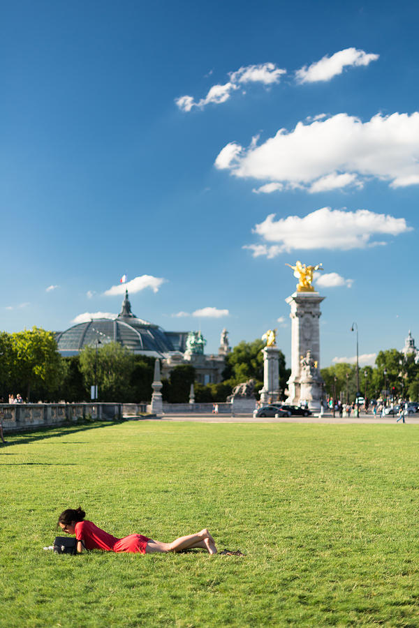 Reading in Paris Photograph by Pedro Nunez Reading in Paris Photograph by Pedro Nunez
