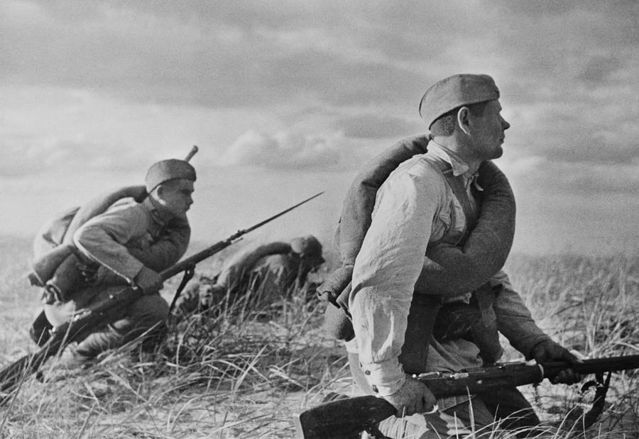 Red Army Soldiers In Exercises In Far Photograph by Everett
