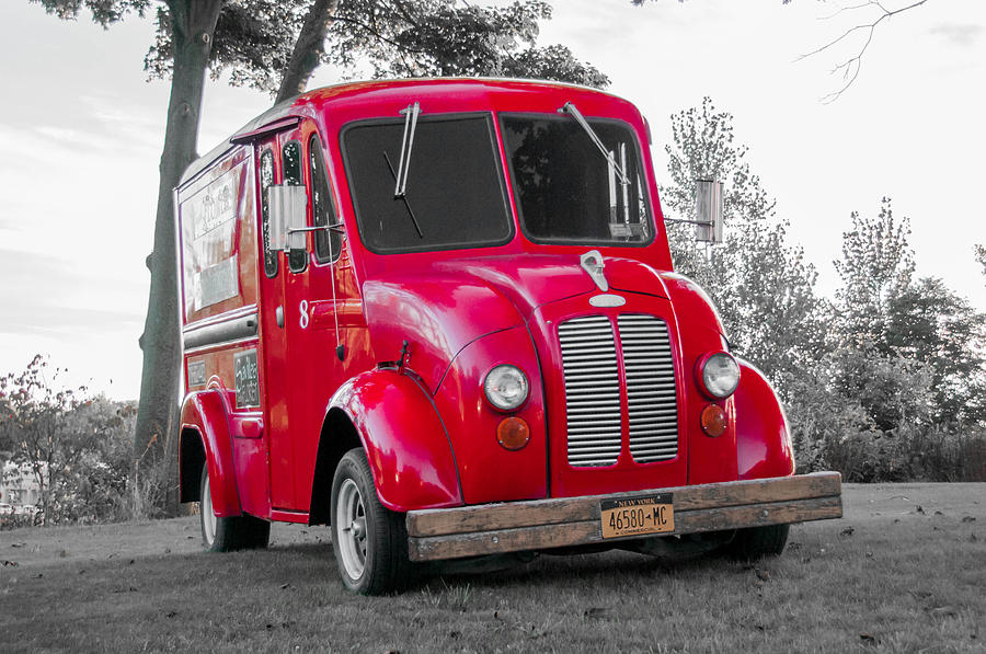 Transportation Photograph - Red DivCo by Guy Whiteley