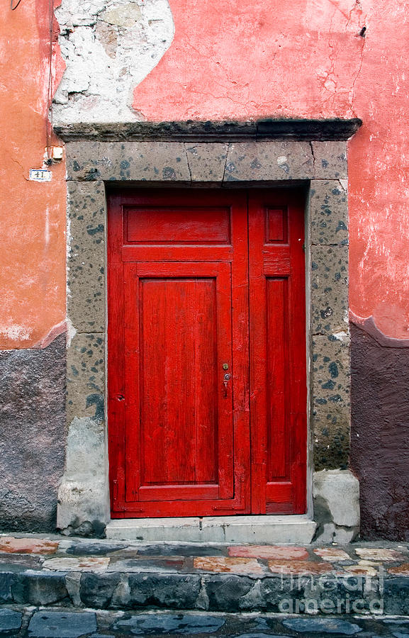 Red Door Photograph by Oscar Gutierrez