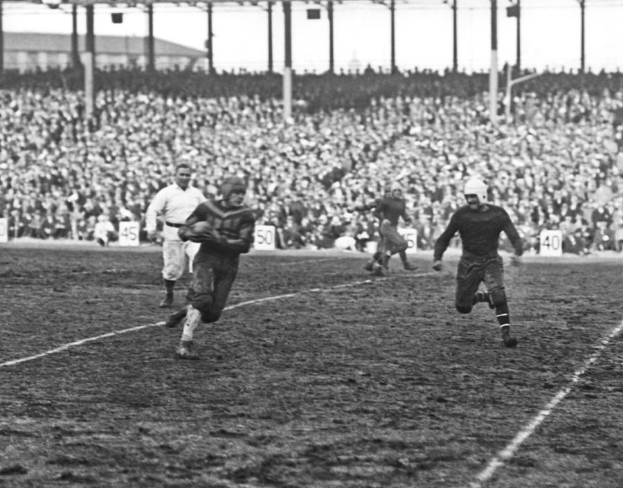 Red Grange NY Pro Debut Photograph by Underwood Archives