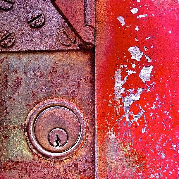 Sanfrancisco Photograph - Red Keyhole by Julie Gebhardt