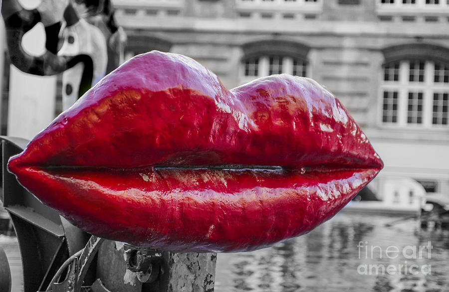 Red lips Digital Art by Patricia Hofmeester
