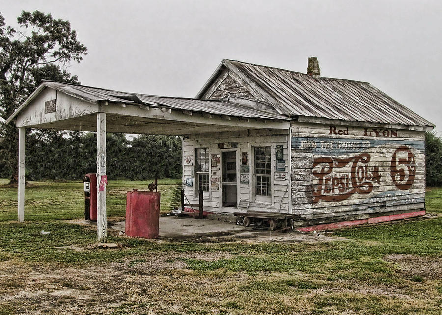 Red Lyon Country Store Photograph by Vic Montgomery