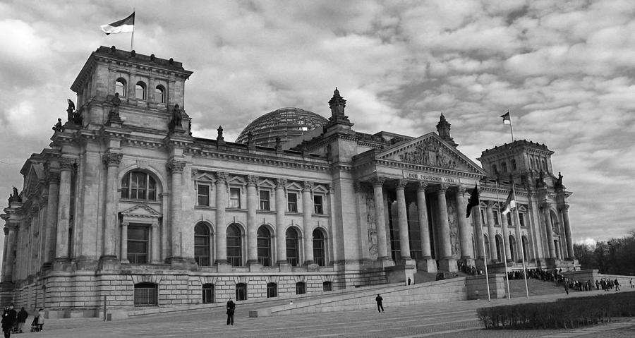 Reichstag Photograph by Jim McCullaugh