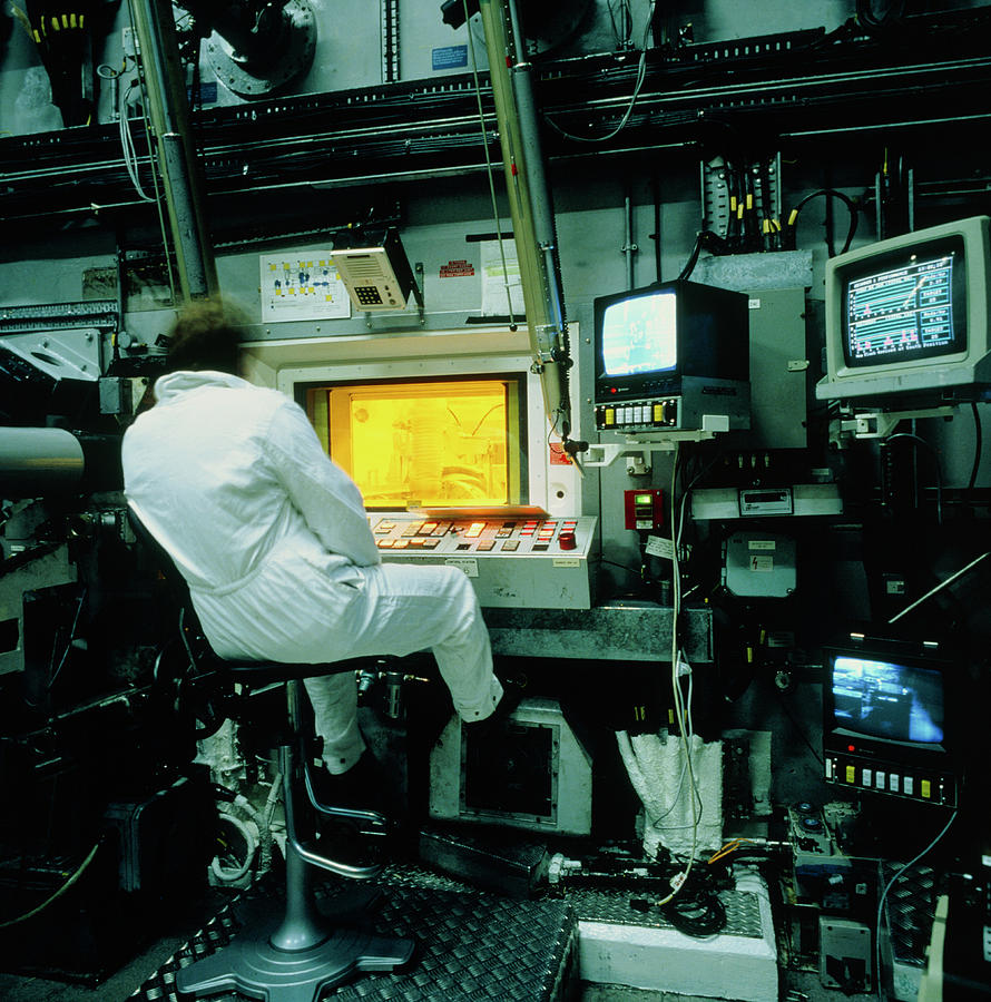 Nuclear Waste Photograph - Remote Decanning Of Magnox Fuel Elements by Mere Words/science Photo Library