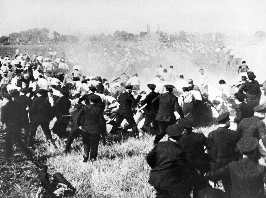 Republic Steel Strike Massacre Photograph by Underwood Archives