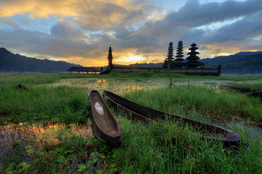 Resting Boats Photograph by Pandu Adnyana