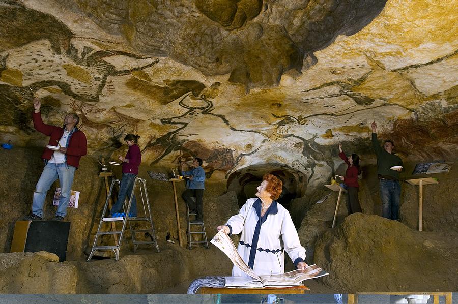 Restoring Lascaux cave paintings replica Photograph by Science Photo Library