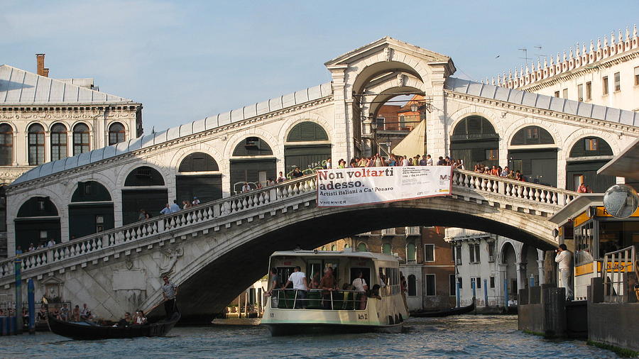 Rialto Bridge Venice Photograph by Suzy Godefroy | Fine Art America