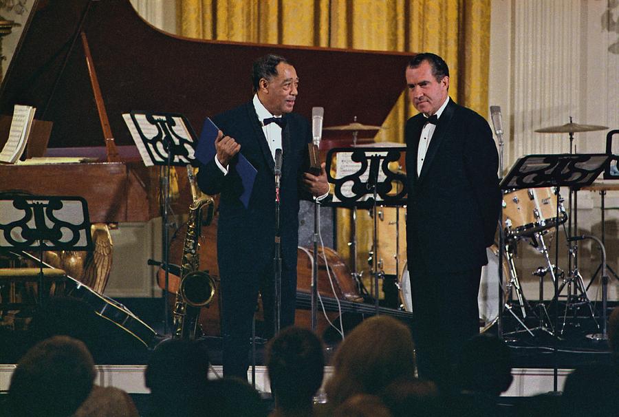 Richard Nixon Presenting Photograph by Everett