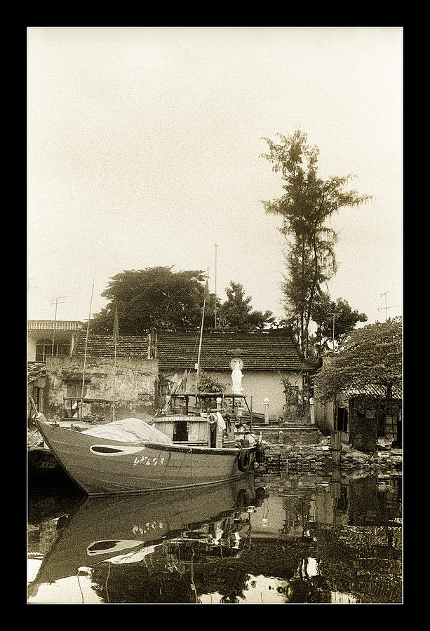 River Fishing Boat in Hoi An Photograph by Weston Westmoreland