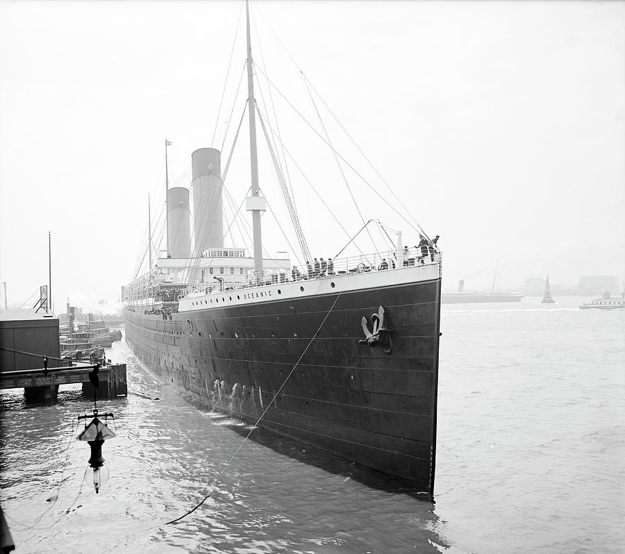 Transportation Photograph - Rms Oceanic In Harbour by Library Of Congress/science Photo Library