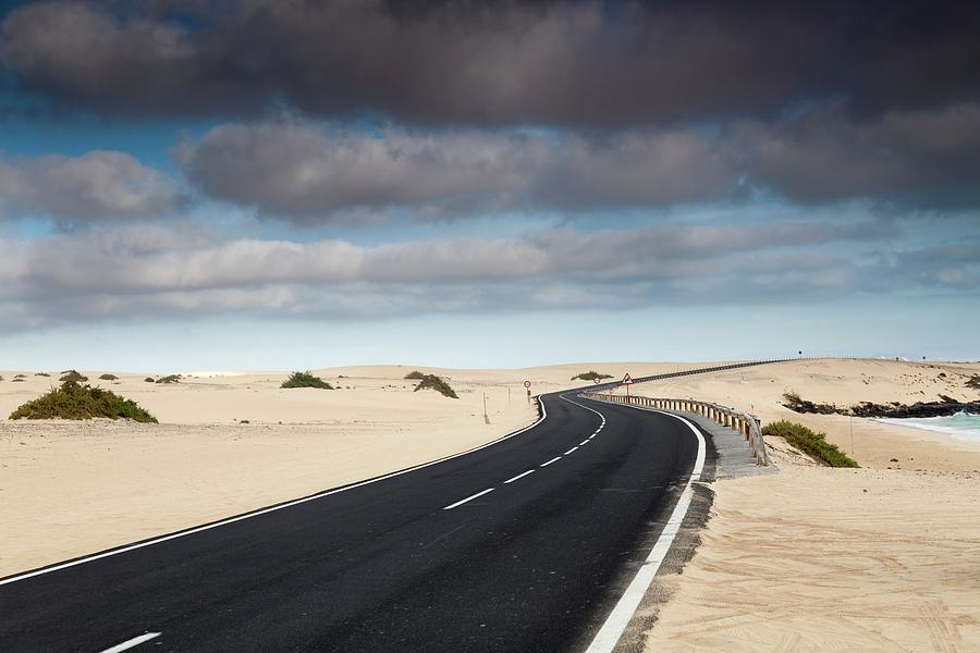 Road Through Sand Dunes Photograph by Wladimir Bulgar/science Photo Library