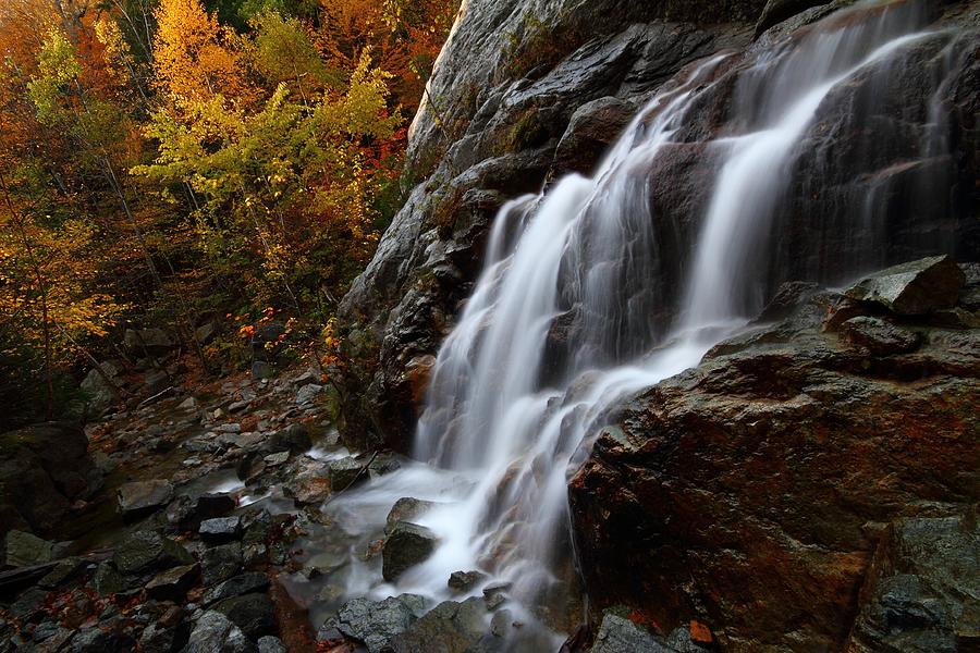 Nature Photograph - Roaring Brook Falls in autumn by Jetson Nguyen