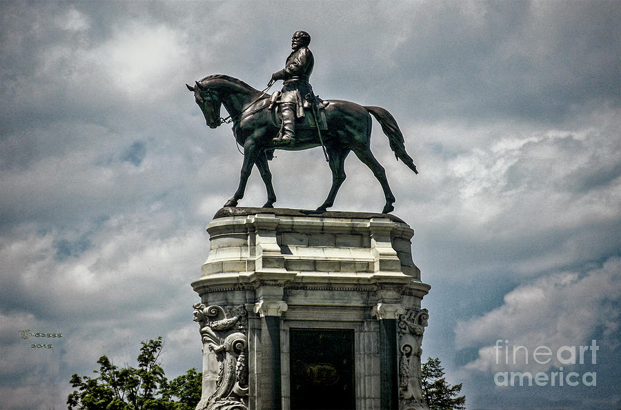 Robert E. Lee Statue  Photograph by Melissa Messick