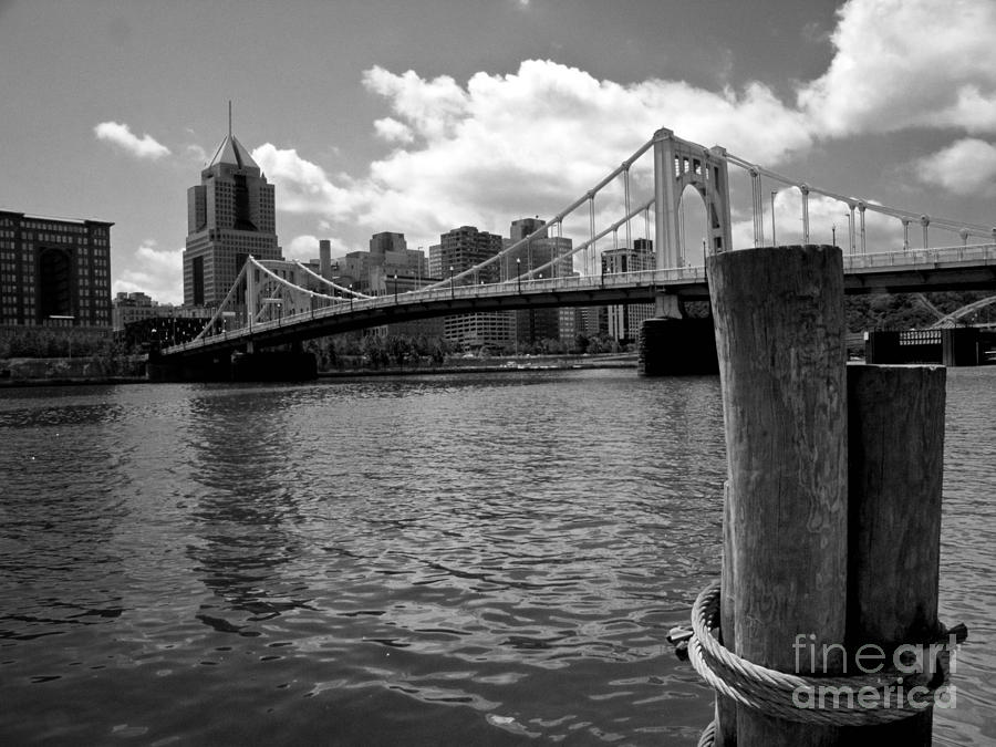 Roberto Clemente Photograph - Roberto Clemente Bridge Pittsburgh by Amy Cicconi