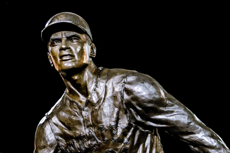 Roberto Clemente Statue Photograph by Tom Gort
