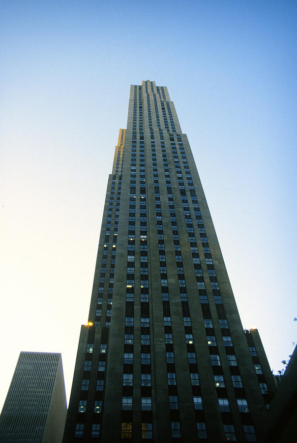 1984 Rockefeller Centre Building Photograph by Gordon James