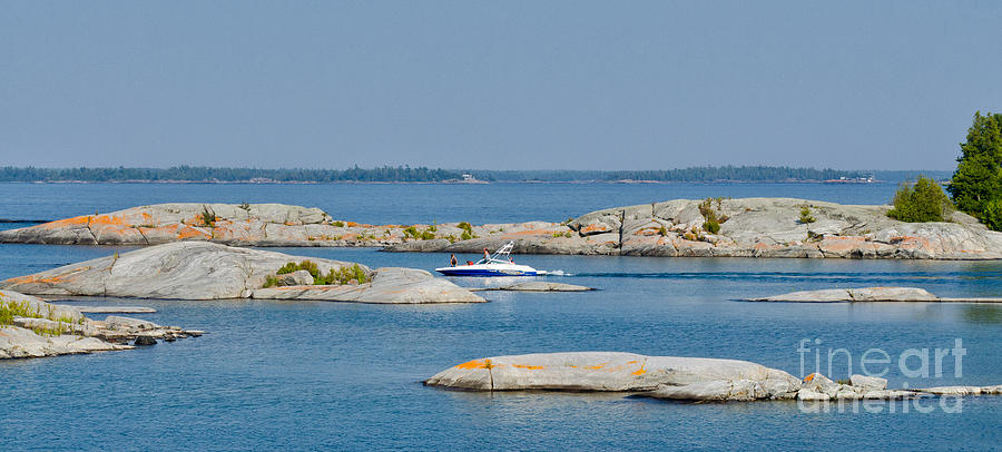 Rocky islands on Georgian Bay Photograph by Les Palenik