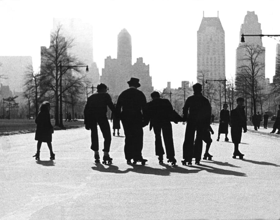 Roller Skating In Central Park Photograph by Underwood Archives