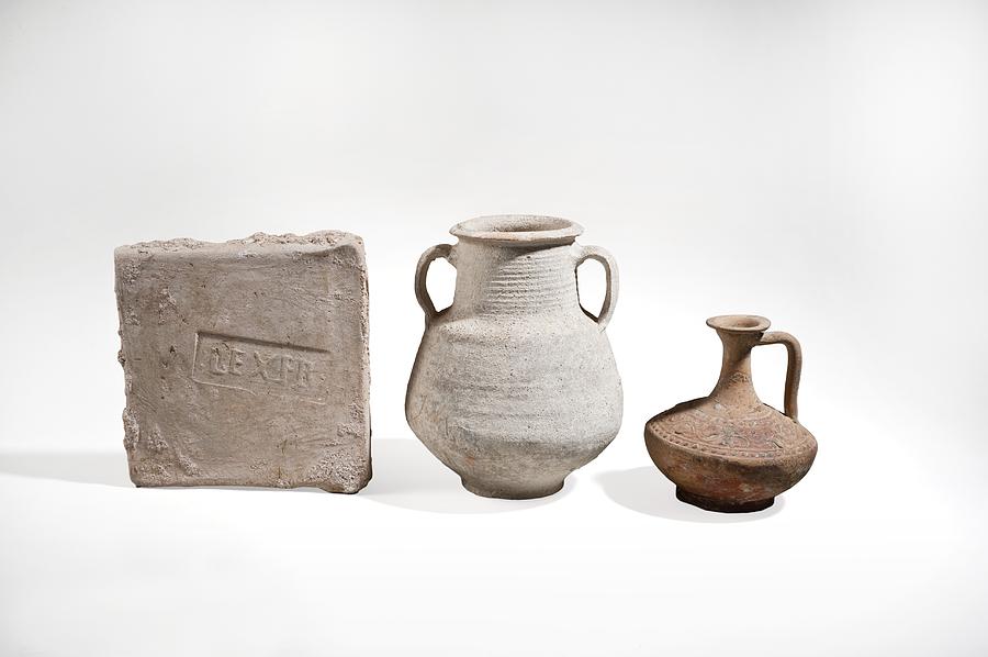 Brick Photograph - Roman ceramics by Science Photo Library