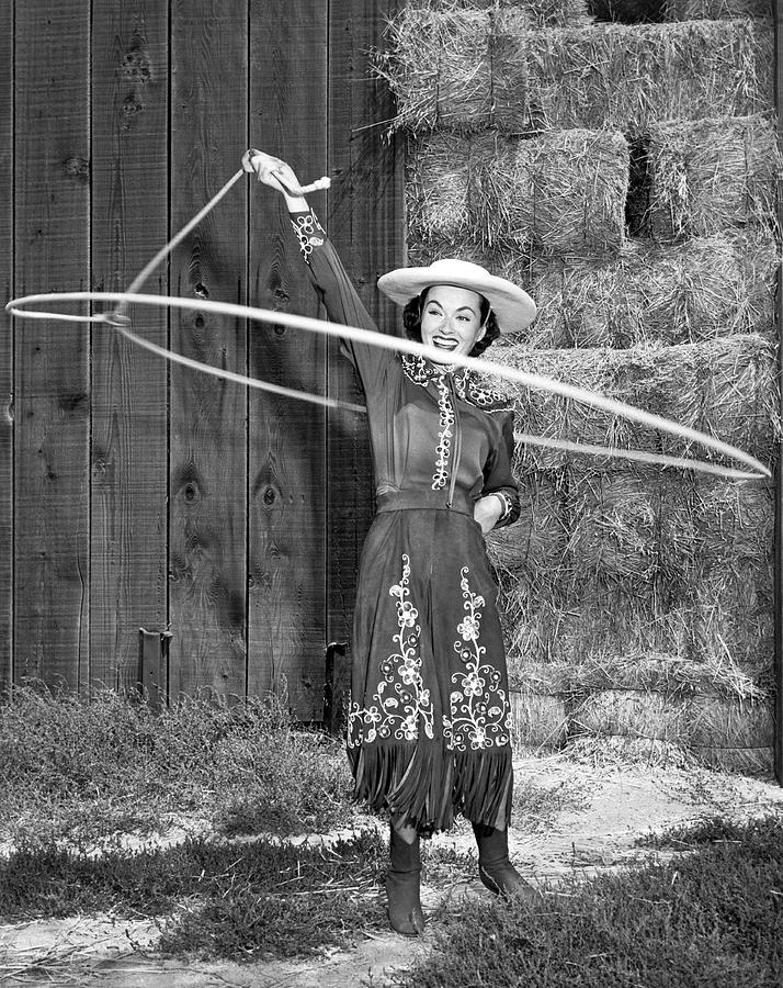 Rope Spinning Actress Photograph by Underwood Archives
