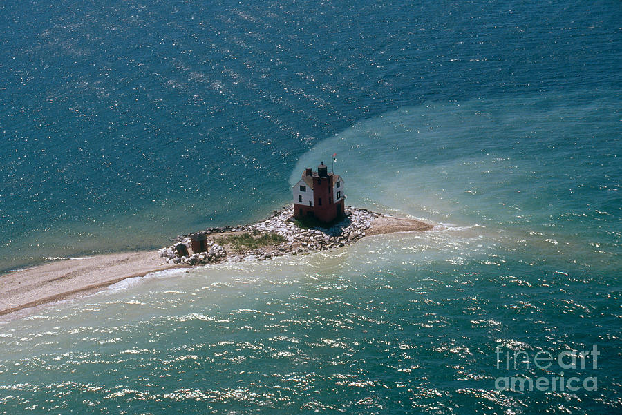 Round Island Lighthouse, Mi Photograph by Bruce Roberts