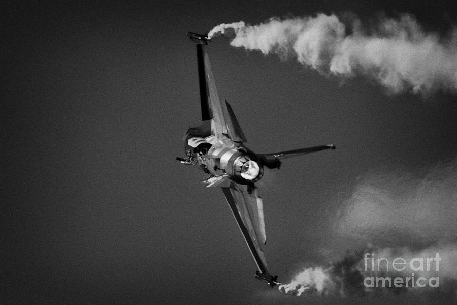 Royal Netherlands Air Force F-16AM on afterburner trailing smoke ...