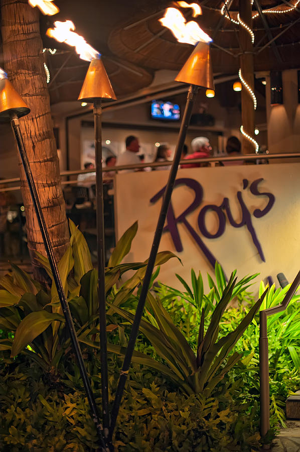 Roys Restaurant in Waikiki Photograph by Dan McManus
