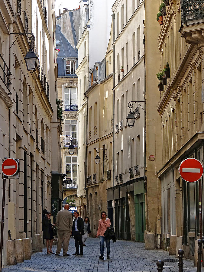 Streets Of Paris Photograph - Rue Bailleul Paris by Ira Shander