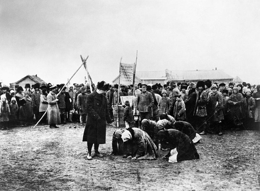 Russia Famine, 1922 Photograph by Granger