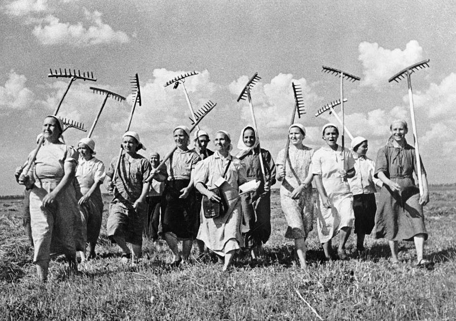 RUSSIA: FARMERS, c1941 Photograph by Granger