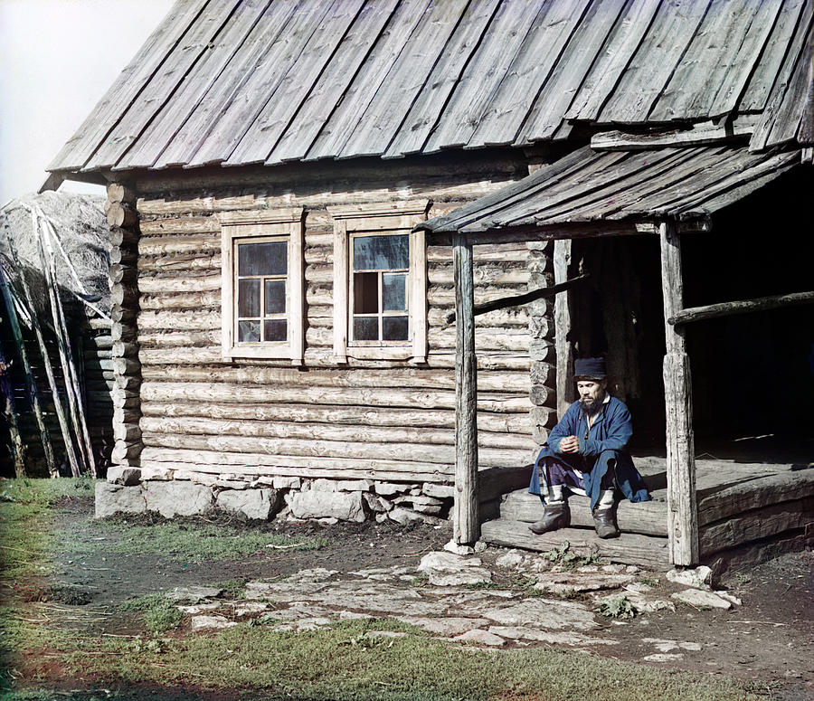 Russia Log Cabin, 1910 Photograph by Granger