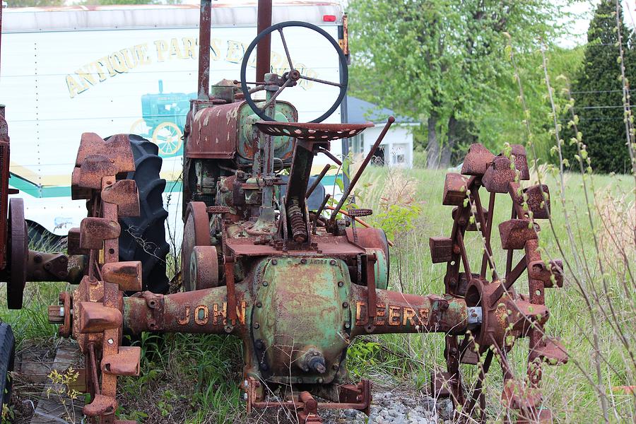 Rusty John Deere Photograph by Nelson Skinner | Fine Art America