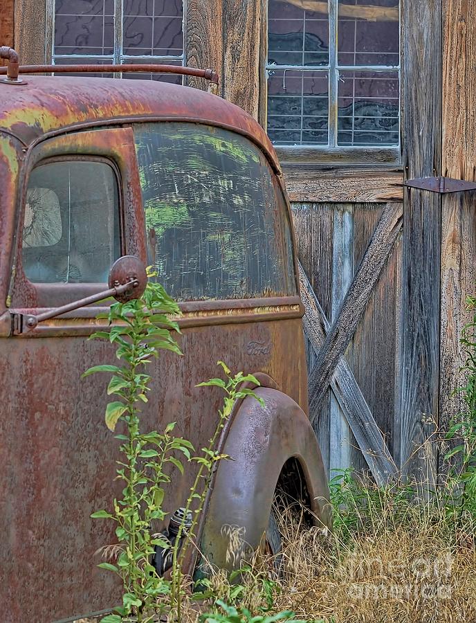 Transportation Photograph - Rusty Vintage Ford Panel Truck by Liane Wright