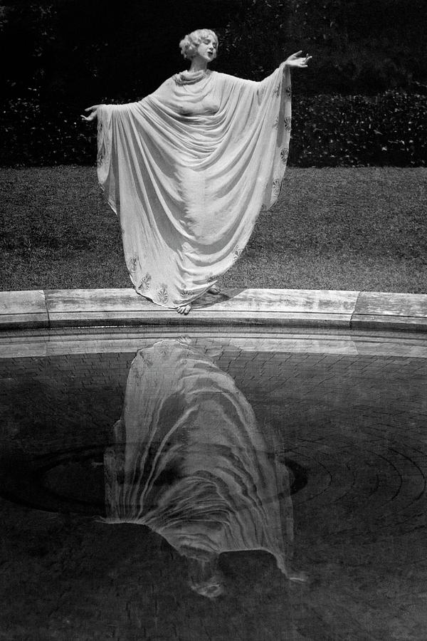 Ruth St. Denis Wearing A Toga Photograph by Arnold Genthe