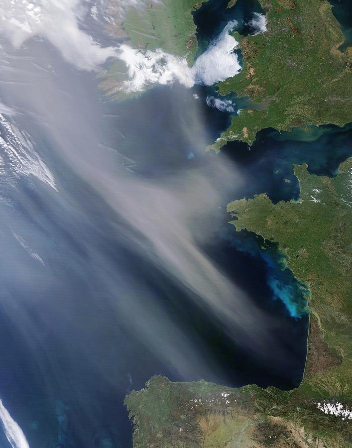 Saharan dust plume, Bay of Biscay Photograph by Science Photo Library
